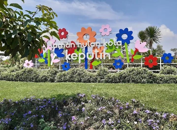 Deretan Taman Surabaya Terindah untuk Piknik Bersama Keluarga 1 Taman Surabaya