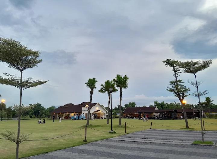 Deretan Taman Surabaya Terindah untuk Piknik Bersama Keluarga 2 Taman Surabaya