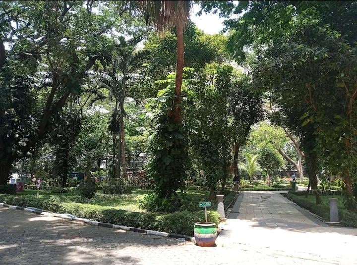 Deretan Taman Surabaya Terindah untuk Piknik Bersama Keluarga 3 Taman Surabaya