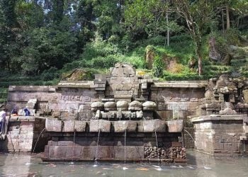 Petirtaan Jolotundo.