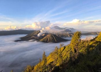 Sunrise Bromo dari Penanjakan atau Bukit Kingkong? Ini Perbedaannya Menurut Wisatawan 16 Sunrise Bromo.