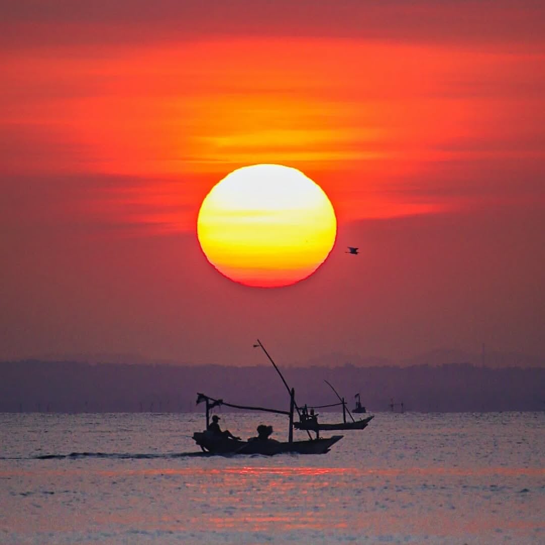 Sunrise di Surabaya.