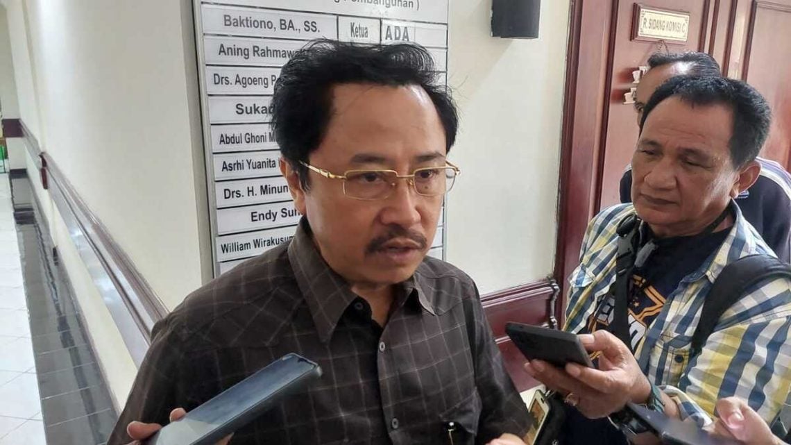 DPRD Surabaya: Perizinan Mudah Jadi Kunci Masuknya Investor ke Kota Pahlawan 1 DPRD Surabaya.