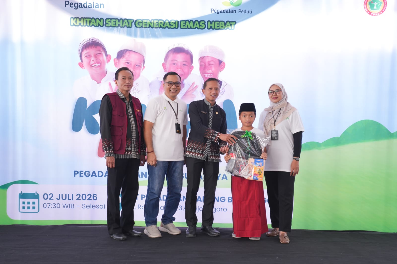 Khitan Massal Pegadaian Peduli Jangkau 125 Anak di Genteng dan Bojonegoro 2 Khitan Massal