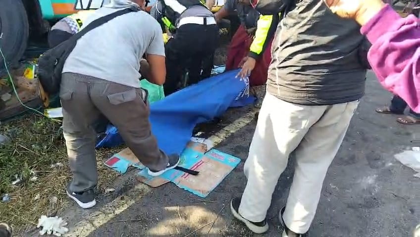 Bus Tabrak Motor, 5 Kendaraan Kecelakaan Beruntun di Akses Suramadu: Dua Tewas dan Lima Luka-Luka 1 Kecelakaan beruntun.