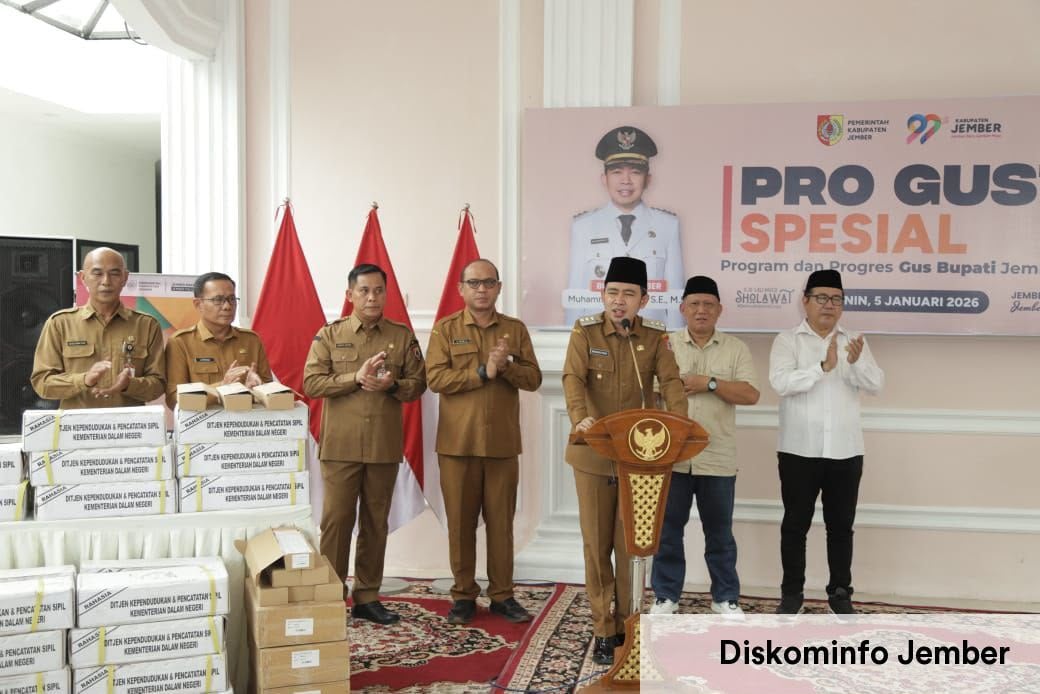 Peta Cinta Tuntaskan 66 Ribu Antrean, Dispendukcapil Jember Cetak 111.648 e-KTP 2 e-KTP Dispendukcapil Jember.