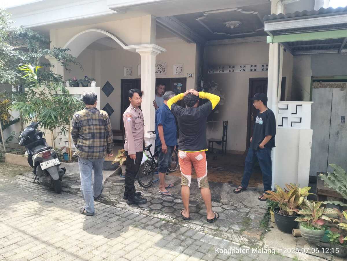 Teror Dini Hari, Rumah Warga Dau Malang Diduga Dibakar Orang Tak Dikenal saat Penghuni Tertidur 2 Rumah warga Dau dibakar.