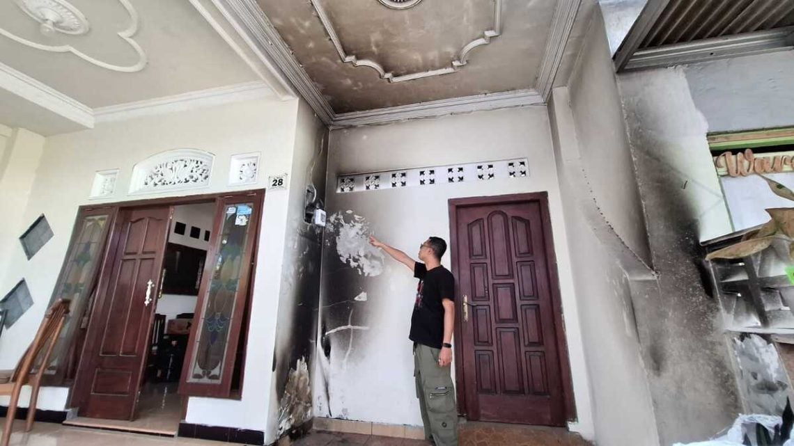 Teror Dini Hari, Rumah Warga Dau Malang Diduga Dibakar Orang Tak Dikenal saat Penghuni Tertidur 1 Rumah warga Dau.