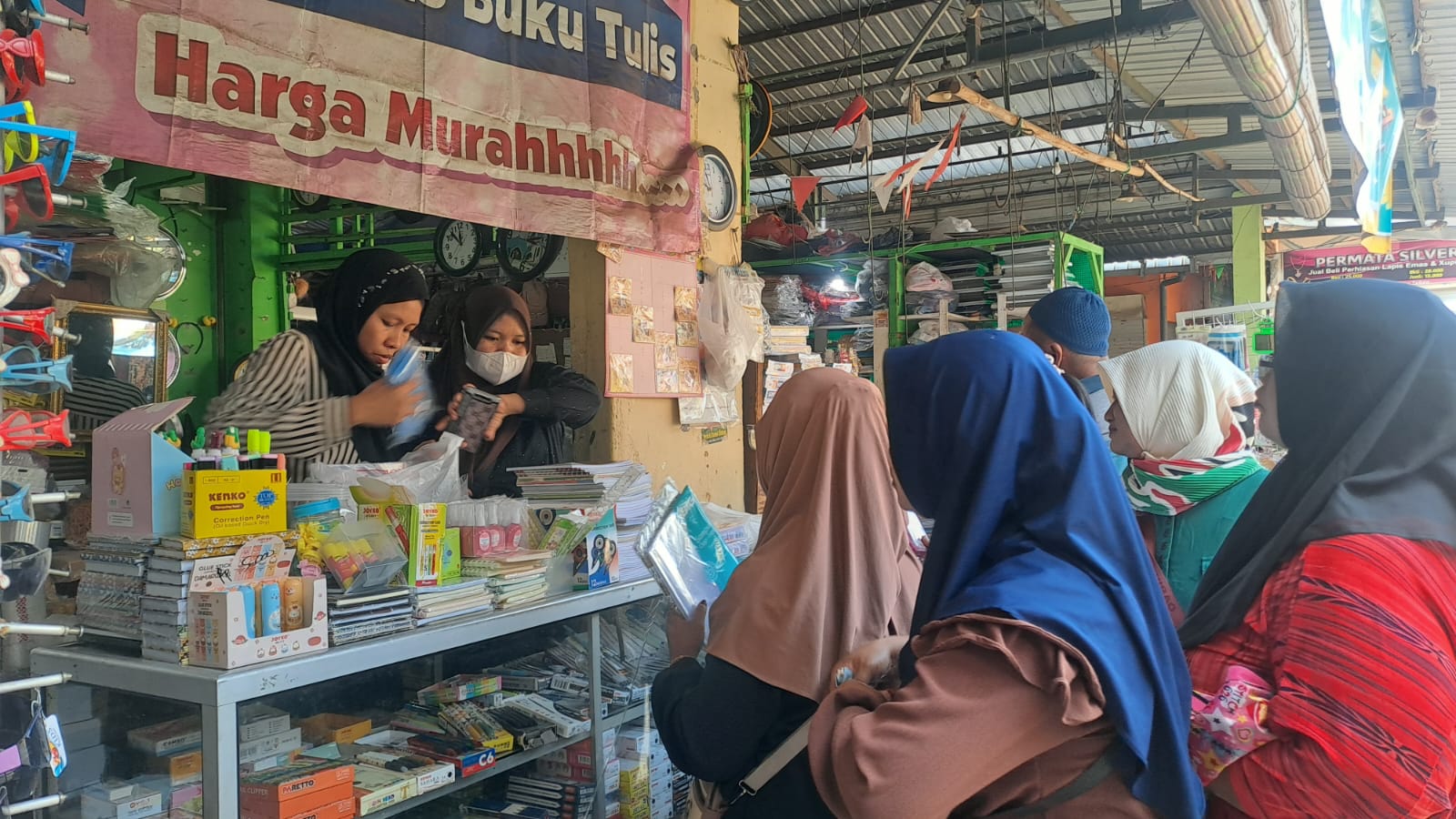 Peralatan Sekolah