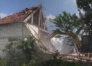 Diselingkuhi Suami, TKW Asal Trenggalek Robohkan Rumah Hasil Jerih Payah di Bojonegoro 4 TKW
