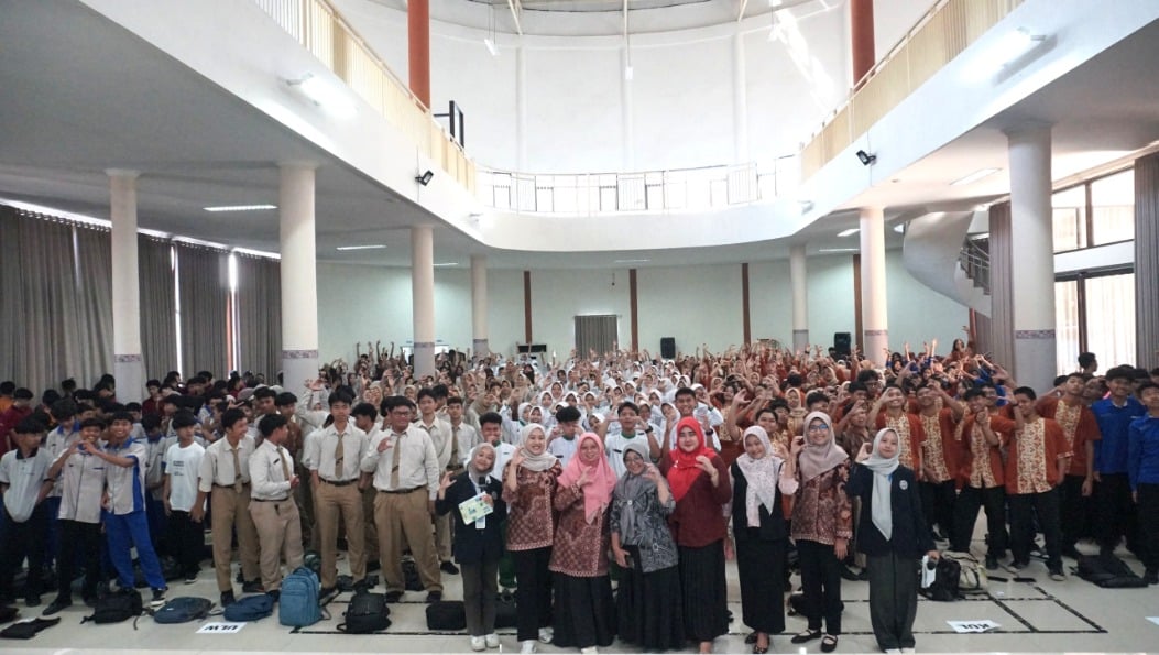 Dukung SDGs, Departemen Kebidanan FK UM Edukasi Kesehatan Reproduksi Remaja untuk Ratusan Siswa SMKN 2 Malang 1 SDGs
