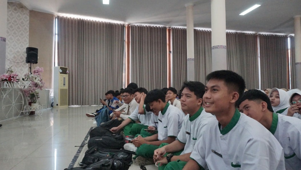 Dukung SDGs, Departemen Kebidanan FK UM Edukasi Kesehatan Reproduksi Remaja untuk Ratusan Siswa SMKN 2 Malang 2 SDGs