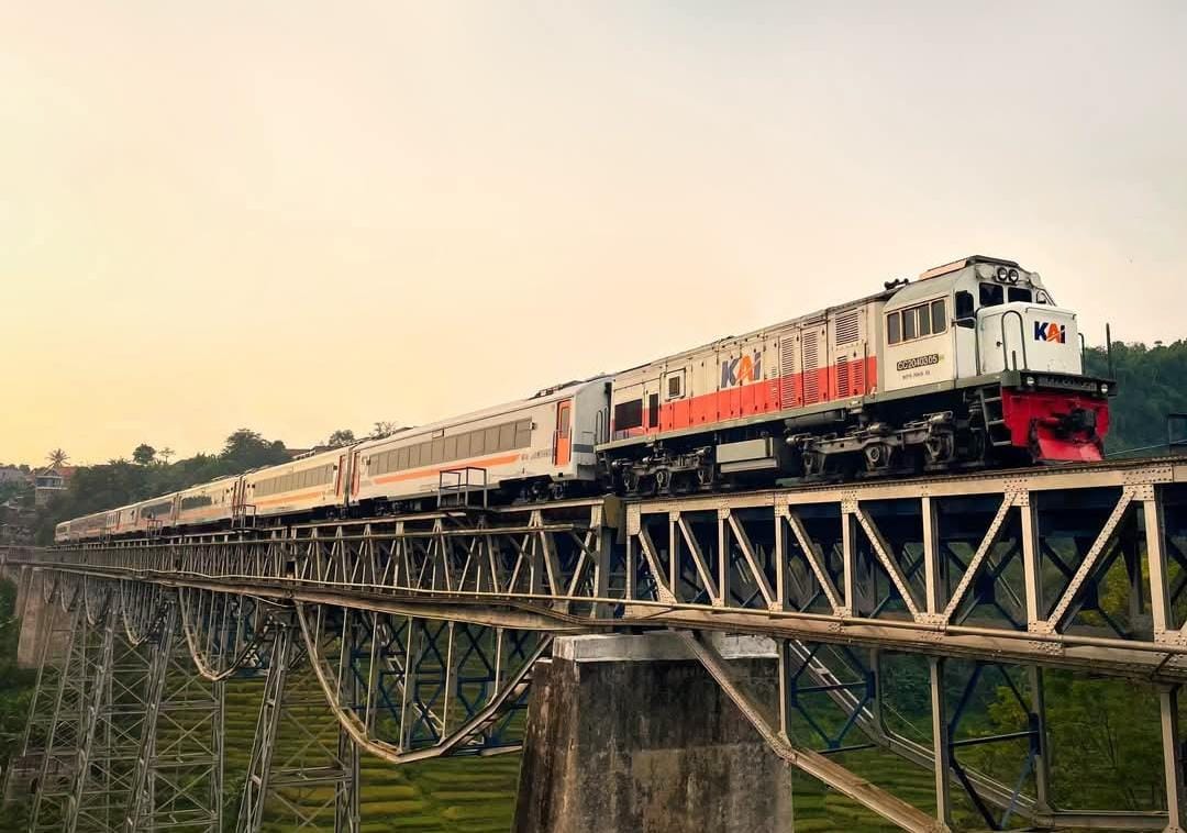 Kereta Surabaya Mojokerto yang Banyak Dipilih Penumpang, Nyaman untuk Perjalanan Singkat 1 Kereta Surabaya Mojokerto.