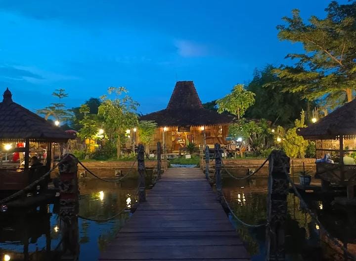 12 Tempat Wisata Sidoarjo yang Cocok Dikunjungi Bersama Keluarga 1 Wisata Sidoarjo.