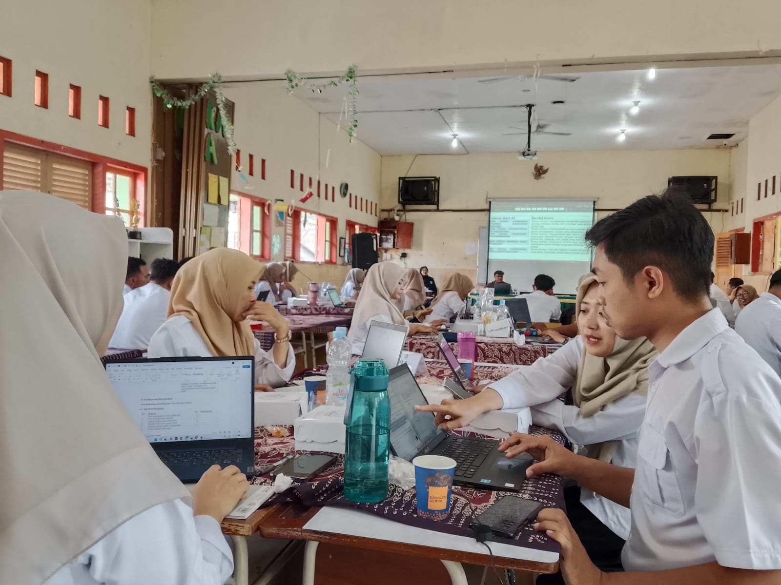 Dorong Transformasi Pendidikan, LPPM UM Wujudkan Pengabdian Lewat Workshop AI di SMPN 8 Malang 4 LPPM UM