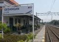 Mengapa Banyak Penumpang Turun di Stasiun Gedangan? Ini Cara Mudah Menuju Bandara Juanda 5 Stasiun Gedangan.