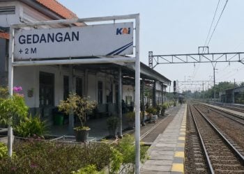 Mengapa Banyak Penumpang Turun di Stasiun Gedangan? Ini Cara Mudah Menuju Bandara Juanda 7 Stasiun Gedangan.