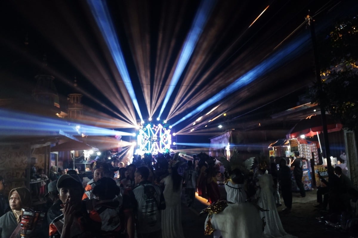 Karnaval Desa Urek-Urek viral.