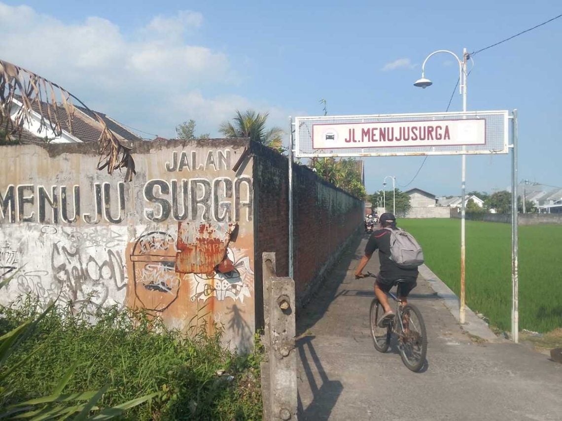 Jalan Menuju Surga di Kota Malang Viral Bikin Penasaran, Ternyata Dibangun untuk Antar Jenazah 1 Jalan Menuju Surga.
