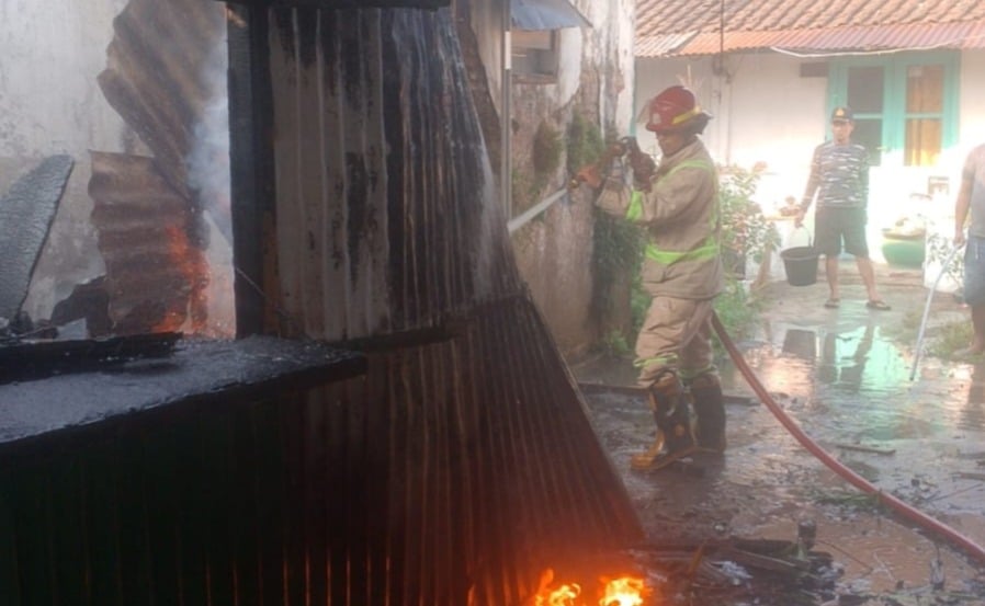 Kompor Gas Bocor Diduga Bakar Bengkel dan Warung Kopi di Lawang, Kerugian Capai Puluhan Juta Rupiah 2 Bengkel di Lawang.