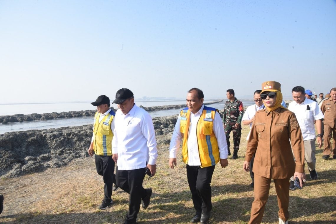 Komisi VII DPR RI Tinjau Luapan Lumpur Lapindo Sidoarjo, Minta Tanggul Segera Diperkuat Lindungi Jalur Nasional 1 Lumpur Lapindo.