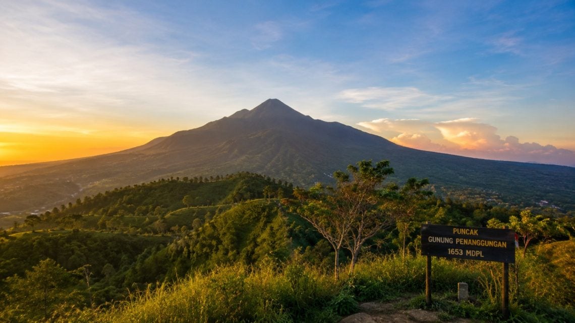 Mengapa Gunung Penanggungan Disebut Miniatur Mahameru? Ini Sejarah, Bentuk, dan Keistimewaannya 5 Gunung Penanggungan