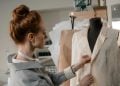 Inspirasi Outfit Kerja Wanita yang Elegan dan Nyaman Dipakai 2 Outfit kerja wanita.