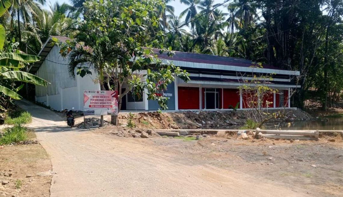 Kopdes Merah Putih Sidodadi Viral karena Dikira di Pinggir Sungai, Kades Bongkar Fakta Sebenarnya 1 Kopdes Merah Putih Sidodadi.