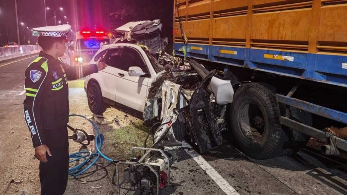 5 Korban Tewas Kecelakaan Maut Tol Pandaan-Malang, Sopir Honda CR-V Hantam Truk Parkir Diduga Microsleep 1 CR-V.