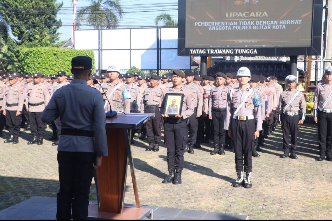 Berkali-kali Tersandung Narkoba, Polisi Senior di Polres Blitar Kota Dipecat 1 Polres Blitar Kota.