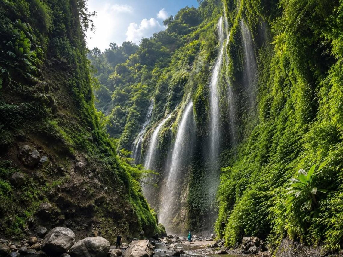 Air terjun Jawa Timur.