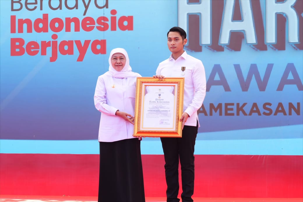Bupati Tuban Raih Penghargaan Emas Bidang Koperasi, KDKMP Catat Transaksi Tertinggi di Jatim 2 Koperasi