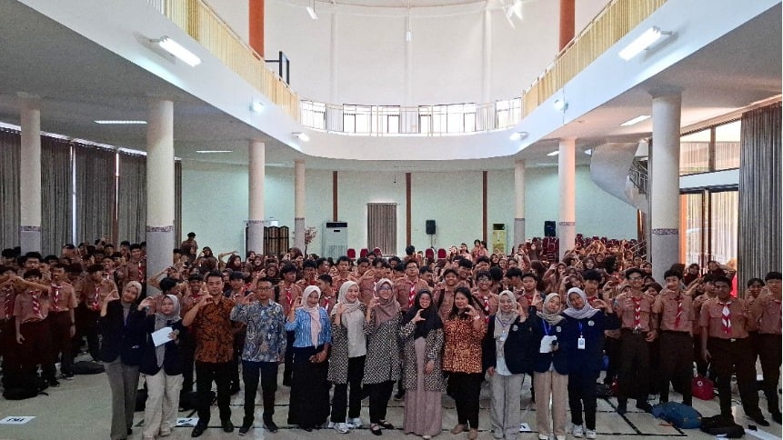 Program Studi Kebidanan FK UM Edukasi Gaya Hidup Aktif Remaja Guna Wujudkan Kehidupan Sehat Inklusif di SMKN 2 Malang 5 UM