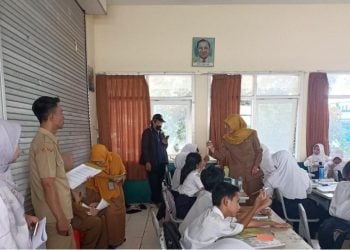 Dosen UM Dampingi 60 Guru IPA Kota Batu Kembangkan Pembelajaran Berbasis Budaya 11 Dosen UM