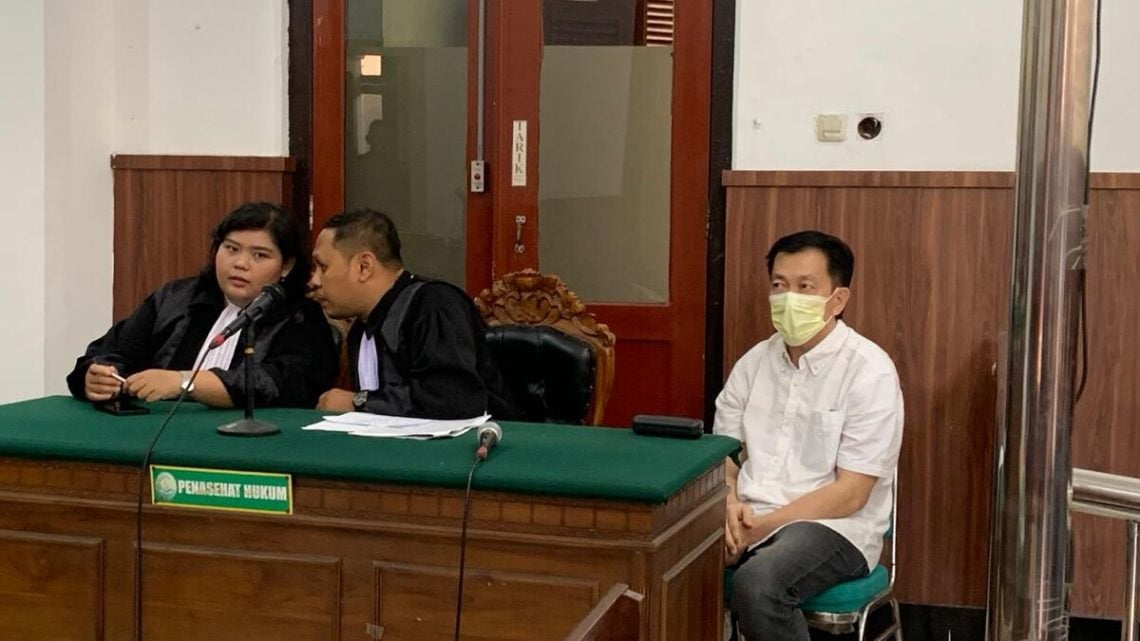 Terdakwa Dugaan Penipuan Investasi Bodong Biaya Balik Nama Kendaraan Rp18,1 Miliar Sidang Perdana, Investor di Surabaya Dijanjikan Untung 4 Hari 1 Investasi bodong.